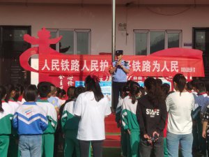 Ӱ·վɳУ԰չ··̻