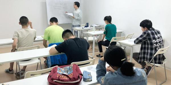 ����������ʵ��ǿ�����ڼ�У����ѵ����������غ͹淶��������