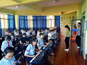 ؽţСѧ˫ʵЧ  ͷչ