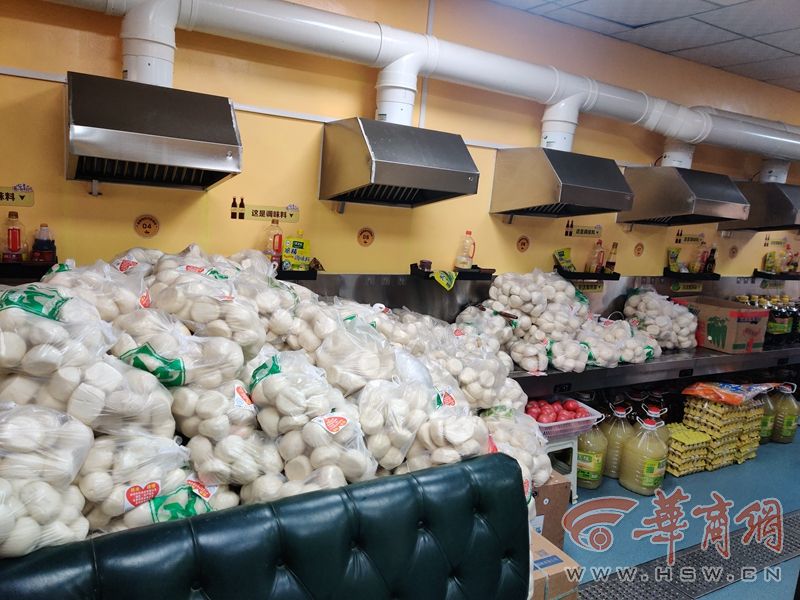 U1hA7n08jgLBHJYG.jpg 3.jpg