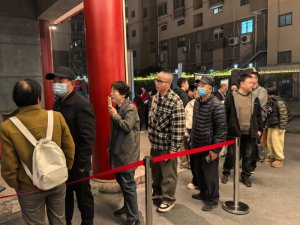 �����硶ĸ�Ӻޡ������Ϲ¶����ݳ�Բ����Ļ