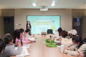 Ϸ�縳�ܽ���   �����С�С���������Ϸ���ʦ��ѵ����